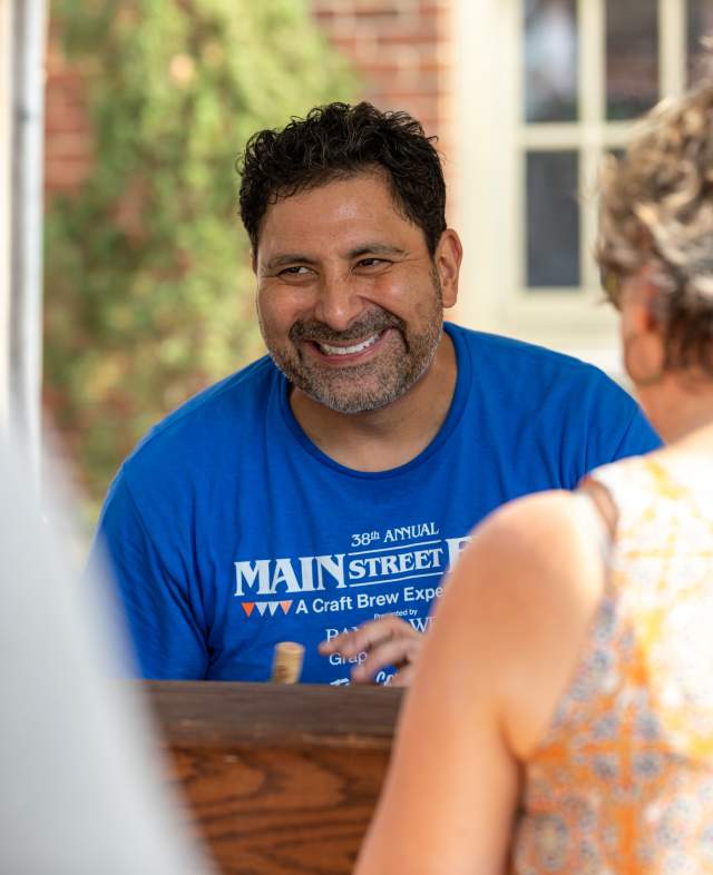 volunteer at main street fest