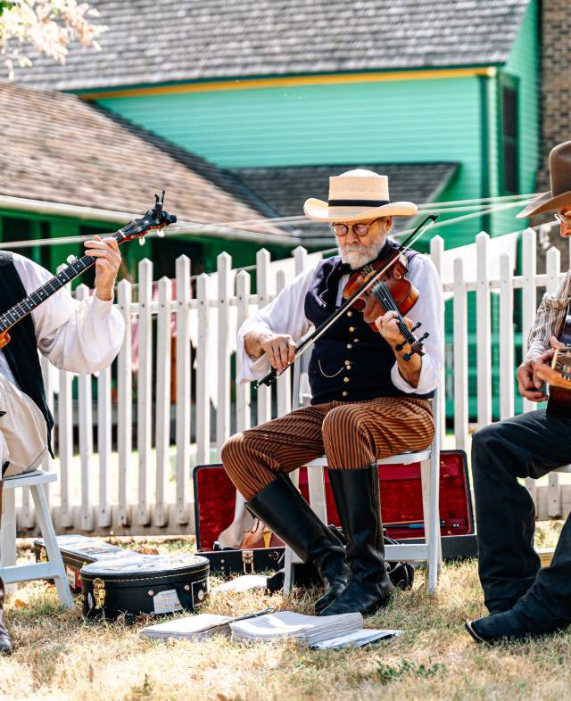 Blue Grass musicians playing live at Nash Farm